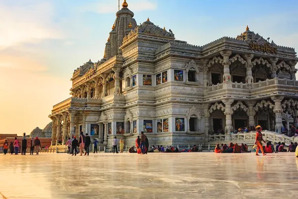 Delhi to Mathura Tempo Traveller